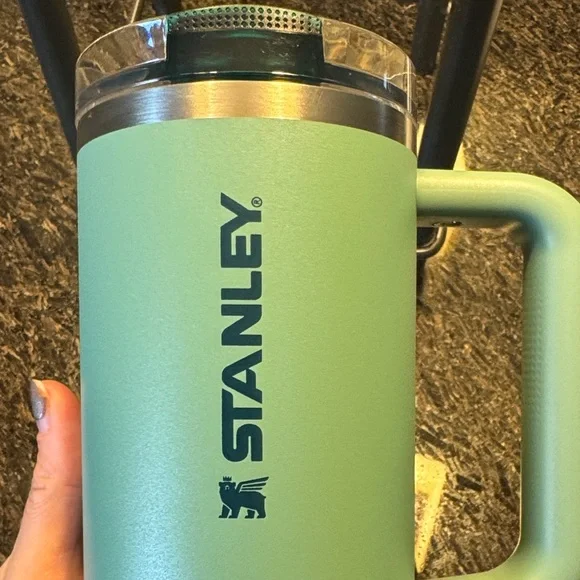 Stanley The FlipStraw Quencher Protour Tumbler-30oz. Spring Green color - Picture 2 of 7